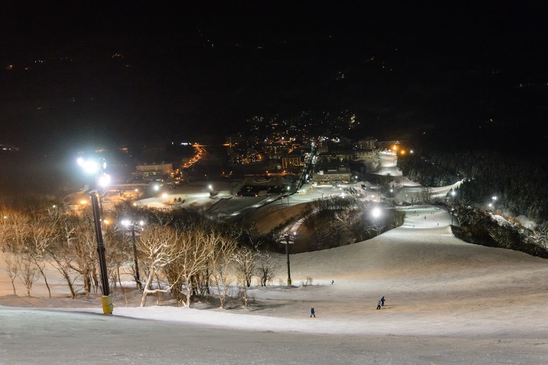 Niseko night skiing