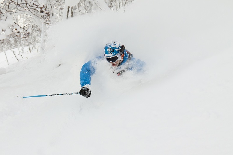 powder skiing in niseko